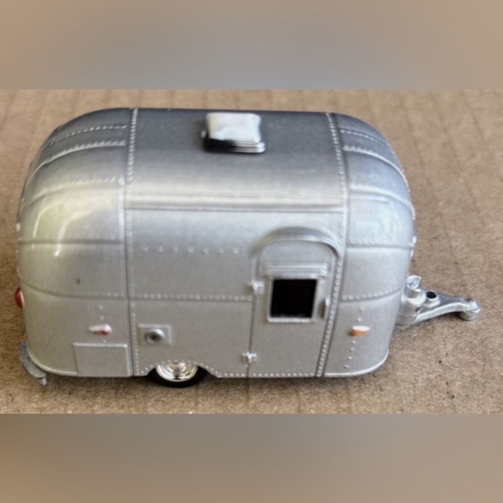 Greenlight Vintage 16' Airstream Bambi Trailer Camper 1:64 Diecast